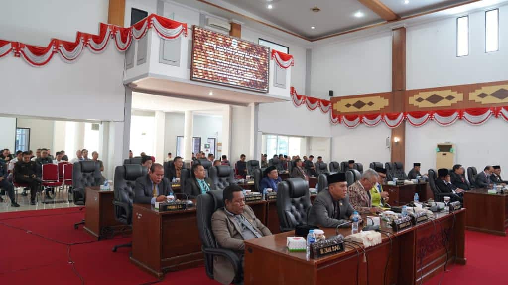 Suasana rapat paripurna pengantar LKPJ Kepala Daerah Tahun 2022, di Ruang Sidang Paripurna DPRD Kapuas Hulu, Rabu (15/03/2023). (Foto: Ishaq)