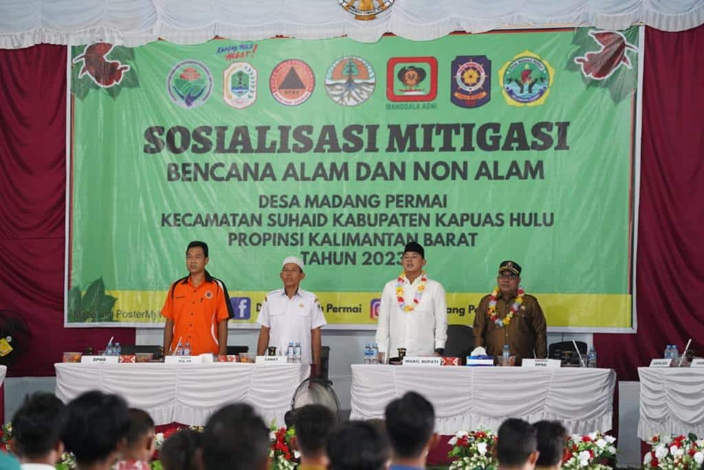 Wabup Kapuas Hulu, Wahyudi Hidayat menghadiri Sosialisasi Mitigasi Bencana Alam dan Non Alam di Desa Madang Permai, Kecamatan Suhaid. (Foto: Ishaq)