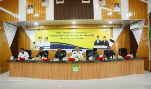 Rapat persiapan pelaksanaan pemilihan kepala desa (pilkades) serentak tahun 2023 di Ruang Rapat Kantor Bupati Ketapang, Rabu (15/03/2023). (Foto: Adi LC)