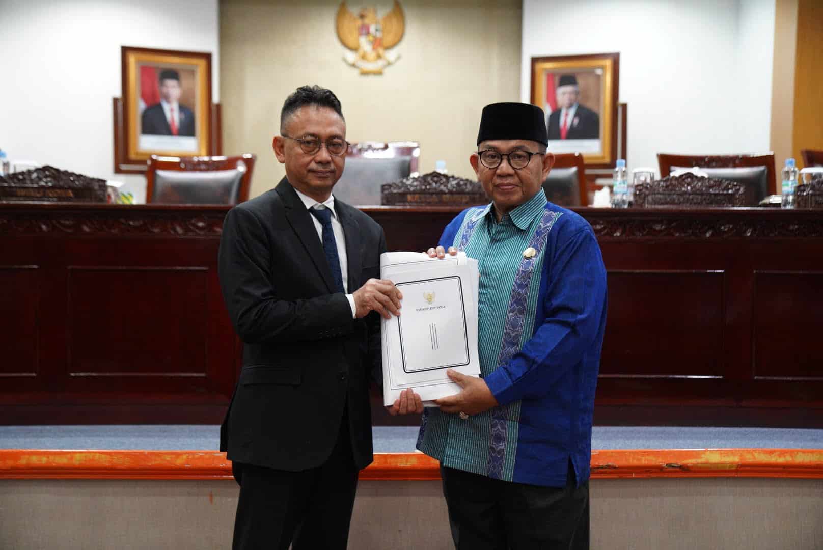 Wali Kota Pontianak, Edi Rusdi Kamtono menyampaikan usulan Raperda kepada DPRD Kota Pontianak. (Foto: Prokopim For KalbarOnline.com)