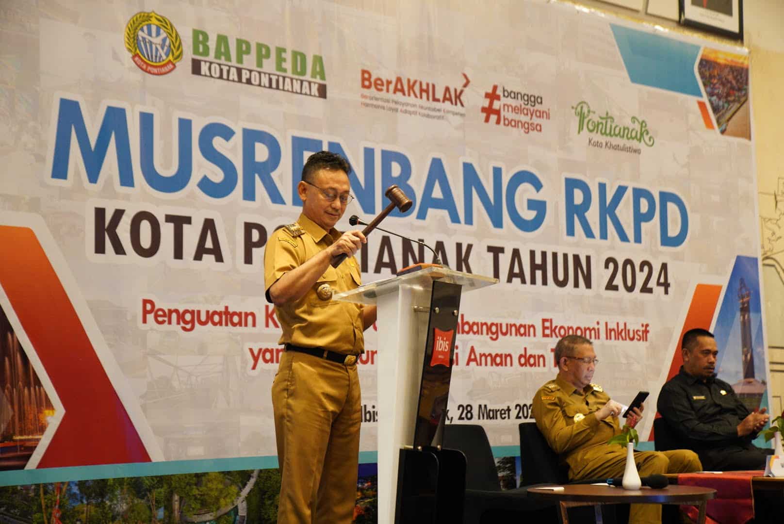 Wali Kota Pontianak, Edi Rusdi Kamtono membuka Musrenbang RKPD Kota Pontianak Tahun 2024. (Foto: Prokopim For KalbarOnline.com)