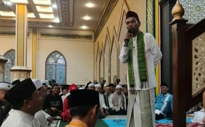 Tausiyah Subuh Ustadz Abdul Somad (UAS) di Masjid Agung Darunnajah Putussibau, Senin (07/03/2023). (Foto: Ishaq)