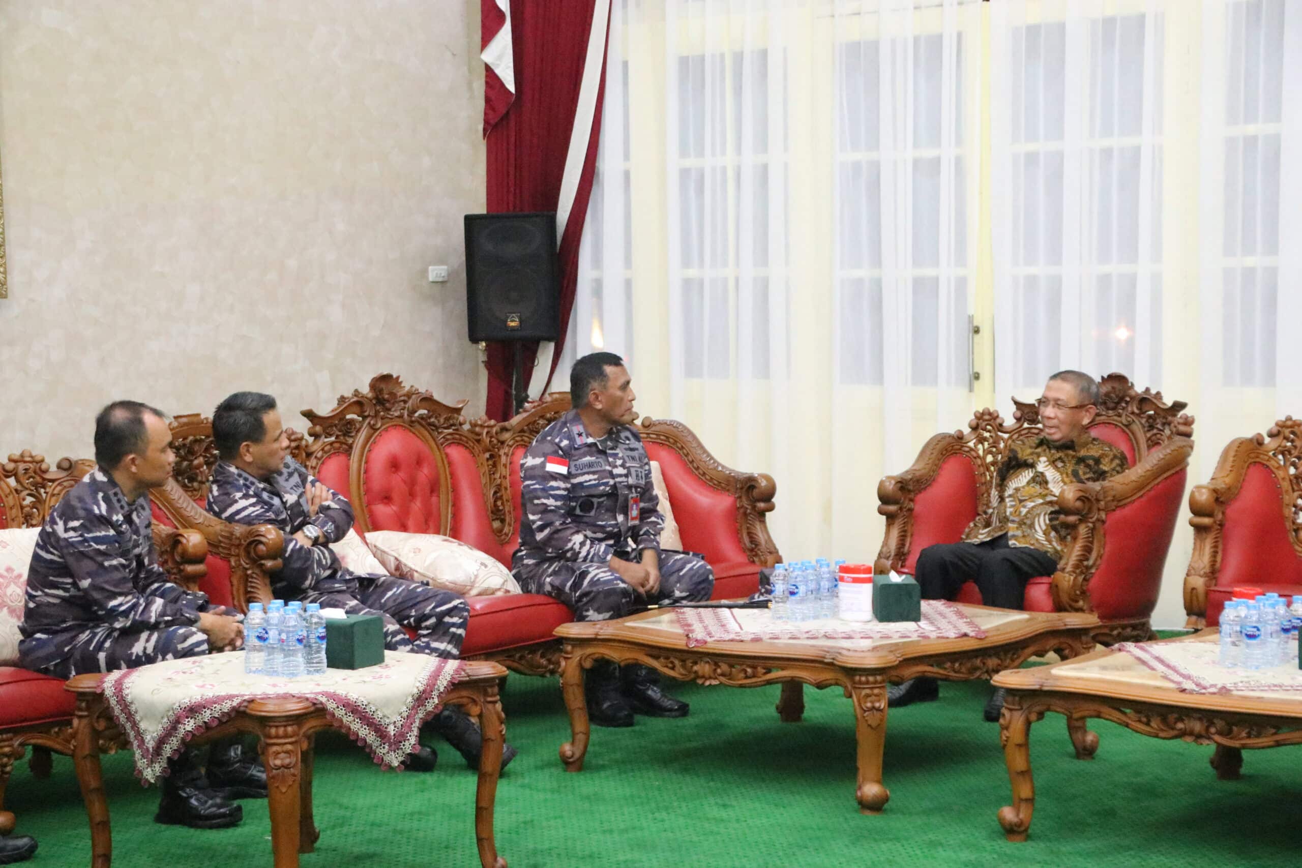 Gubernur Kalbar, Sutarmidji menerima kunjungan silaturahmi Tim Satgas Operasi Trisila 2023 di Pendopo Gubernur Kalbar, Rabu (26/04/2022) malam. (Foto: Biro Adpim For KalbarOnline.com)