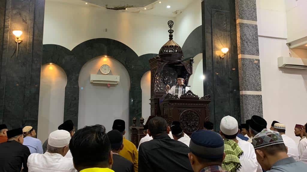 Gubernur Kalbar, Sutarmidji memberikan tausiyah dalam acara Safari Ramadhan di Masjid Raya Kota Singkawang, Sabtu (08/04/2023). (Foto: Jauhari)