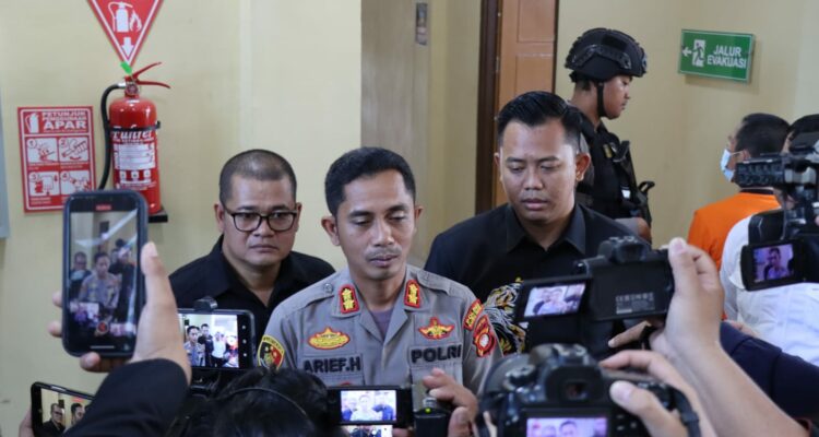 Kapolres Kubu Raya, AKBP Arief Hidayat memberikan keterangan pers. (Foto: Polres Kubu Raya)