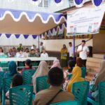 Wakil Bupati Kapuas Hulu, Wahyudi Hidayat me-launching penyaluran bantuan pangan tahun 2023 yang dilaksanakan di Kantor Lurah Putussibau Kota, Rabu (12/04/2023). (Foto: Ishaq)