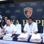 Konferensi pers pemusnahan 9,152 Kg ganja asal Medan, di halaman Kantor Direktorat Reserse Narkoba Polda Kalbar, Kamis (13/04/2023). (Foto: Jauhari)