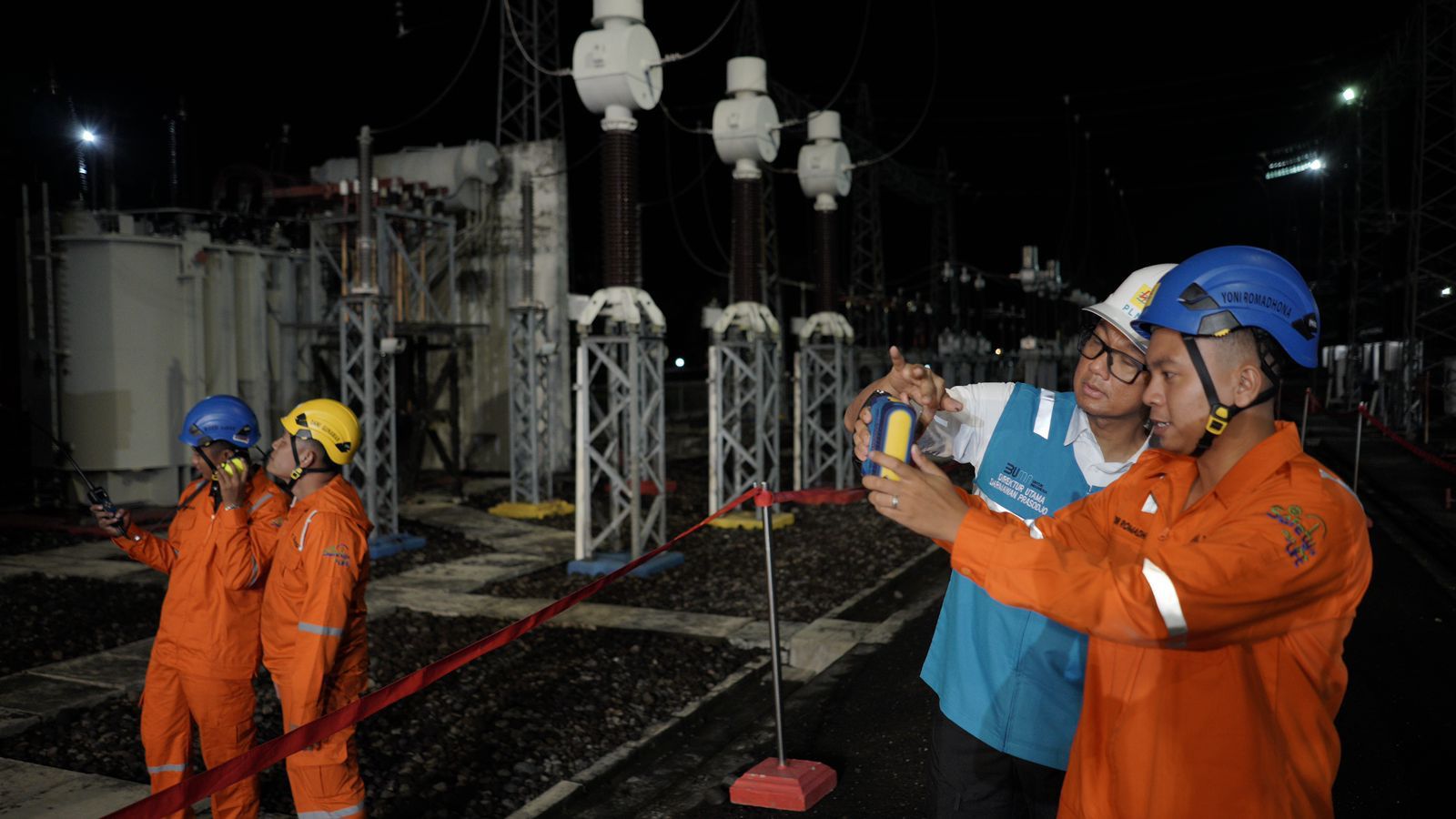Direktur Utama PLN, Darmawan Prasodjo melakukan inspeksi langsung di Gardu Induk 150 kilovolt (kV) Bantul, Yogyakarta. (Foto: PLN)