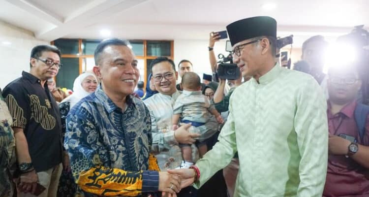 Sandiaga Uno berkunjung ke rumah dinas Wakil Ketua DPR RI Fraksi Gerindra, Dasco, di Kuningan, Jakarta Selatan, Minggu (23/04/2023). (Foto: Dok/Istimewa)