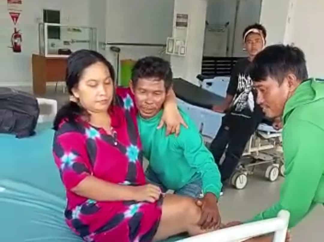 Dewi Lestari (35 tahun) terduga penderita penyakit saraf yang ditolak perawat jaga UGD RSUD dr. Agoesdjam Ketapang. (Foto: Adi LC)