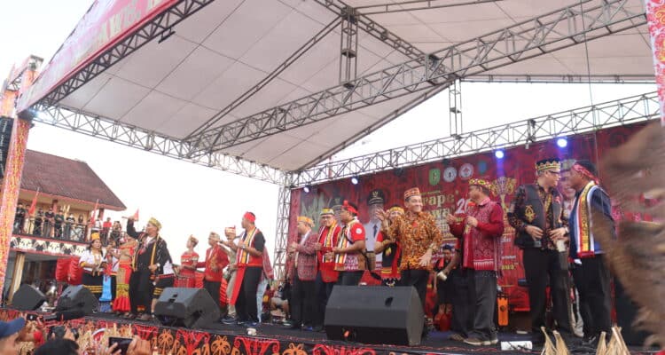 Penutupan acara budaya Barape' Sawa' di Kecamatan Sanggau Ledo, Kabupaten Bengkayang, Provinsi Kalbar, Minggu (28/05/2023). (Foto: Biro Adpim For KalbarOnline.com)