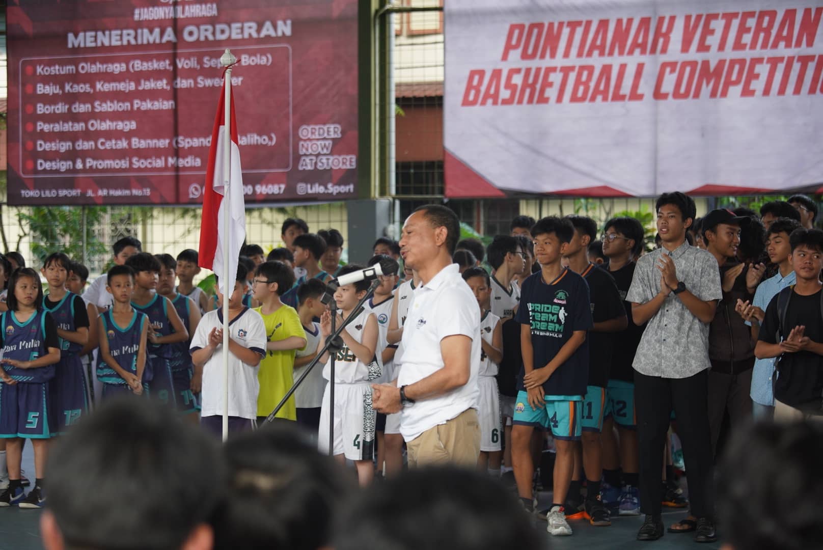 Wali Kota Pontianak, Edi Rusdi Kamtono membuka Veteran Basketball dan Basket Usia Dini 2023 di Lapangan Sekolah Suster. (Foto: Prokopim For KalbarOnline.com)
