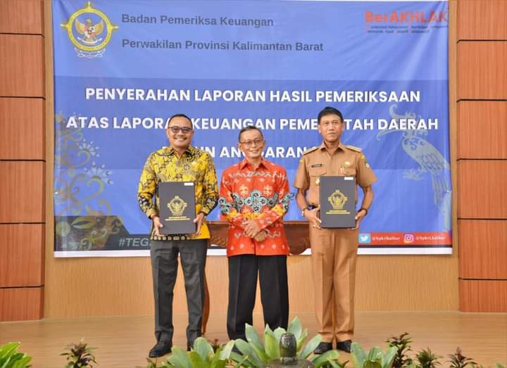 Foto bersama Wakil Bupati Ketapang, Farhan dan Ketua DPRD Ketapang, M Febriadi. (Foto: Adi LC)