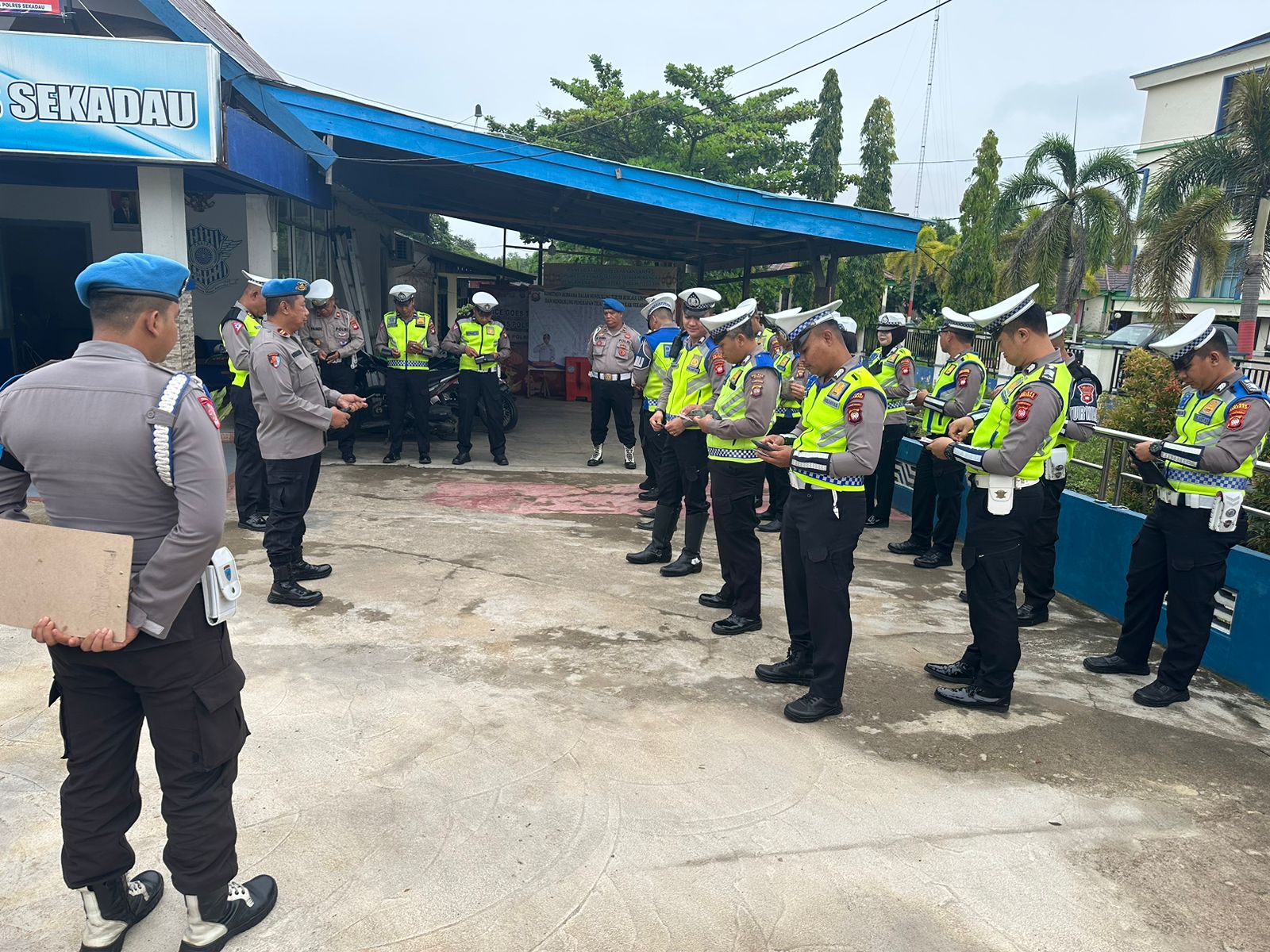 Proses gaktibplin terhadap para personel Satlantas Polres Sekadau, Rabu (10/05/2023) pagi. (Foto: Jauhari)
