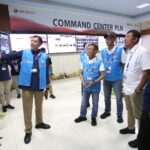 Sekretaris Kementerian BUMN, Susyanto meninjau posko komando atau command center PLN di Labuan Bajo, NTT, Rabu (10/05/2023). (Foto: PLN For KalbarOnline.com)