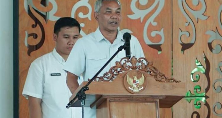 Bupati Ketapang, Martin Rantan memimpin Rapat Akbar Persiapan Napak Tilas Pemerintah Kabupaten Ketapang tahun 2023, Rabu (10/05/2023). (Foto: Adi LC)
