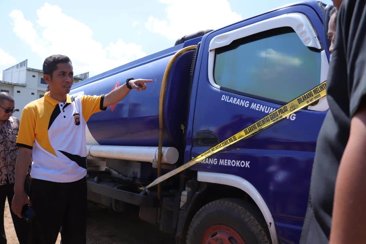 Polres Kubu Raya mengamankan satu unit truk tangki pengangkut bahan bakar minyak (BBM) jenis solar tanpa izin. (Foto: Indri) Solar Ilegal, Polres Kubu Raya