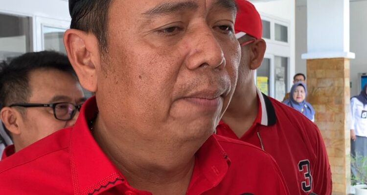 Ketua DPD PDI Perjuangan Kalimantan Barat, Lasarus. (Foto: Indri) Jalan Rusak di Kalbar