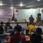 Plt Ketua KPU Kabupaten Kapuas Hulu, M Yusuf membuka rapat pleno terbuka. (Foto: Ishaq/KalbarOnline.com)