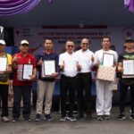 Wali Kota Pontianak, Edi Rusdi Kamtono foto bersama para pedonor yang menerima penghargaan. (Foto: Prokopim For KalbarOnline.com)