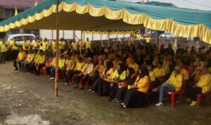 Jajaran Partai Golkar Kabupaten Kapuas Hulu berkumpul di Sekretariat DPD Partai Golkar Kabupaten Kapuas Hulu, Jalan Rahadi Usman Putussibau, Minggu (14/05/2023). (Foto: Ishaq)