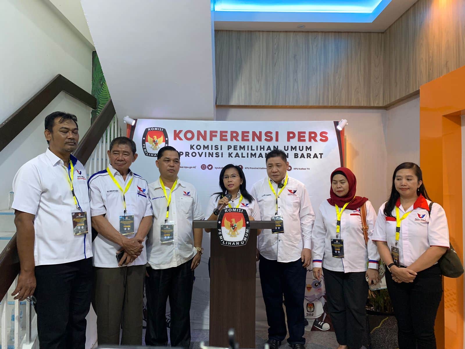DPW Partai Perindo Kalbar mendaftarkan 65 bacaleg untuk mengikuti kontestasi pemilu 2024 ke KPU Kalbar, Minggu (14/05/2023). (Foto: Indri)
