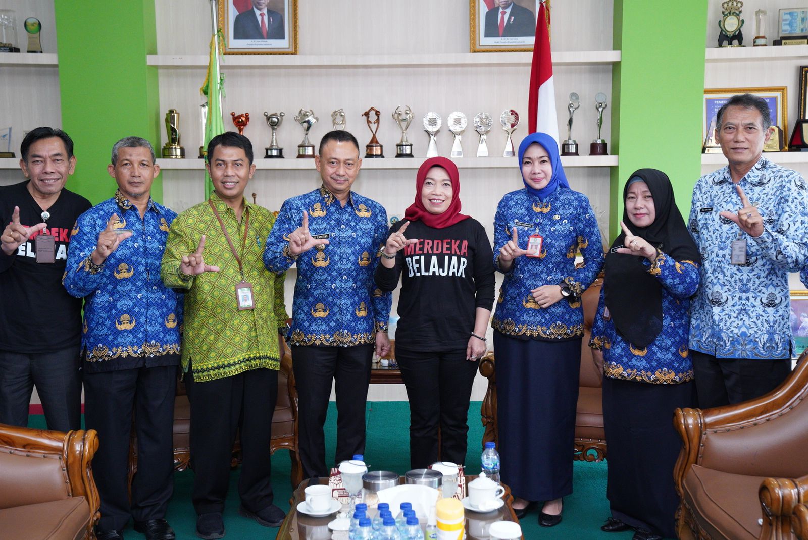 Foto bersama usai audiensi di Ruang VIP Wali Kota Pontianak, Rabu (17/05/2023). (Foto: Prokopim Pontianak)