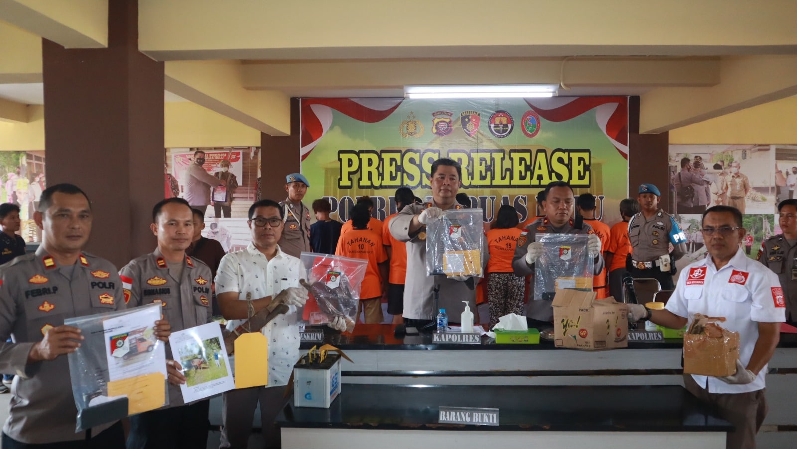 Press release di Mapolres Kapuas Hulu (Foto: Ishaq/KalbarOnline.com