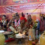 Tradisi Ngampar Bide, Pekan Gawai Dayak ke-37. (Foto: Indri)