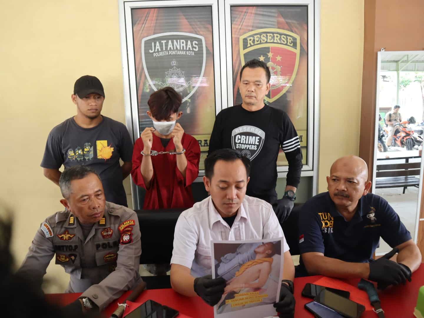 Kasat Reskrim Polresta Pontianak, Kompol Tri Prasetyo memberikan keterangan pers, Selasa (23/05/2023). (Foto: Jauhari)