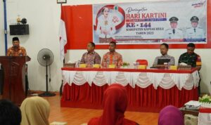 Sekda Kapuas Hulu, Mohd Zaini memberikan kata sambutan dalam acara peringatan Hari Kartini ke-144 di Gedung Forum Kerukunan Umat Beragama (FKUB) Kabupaten Kapuas Hulu, Selasa (23/05/2023). (Foto: Ishaq)