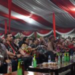 Bupati Kapuas Hulu, Fransiskus Diaan menghadiri penutupan Pekan Gawai Dayak (PGD) Provinsi Kalimantan Barat ke-37 tahun 2023 di Rumah Radakng, Kota Pontianak, Selasa (23/05/2023) malam. (Foto: Ishaq)