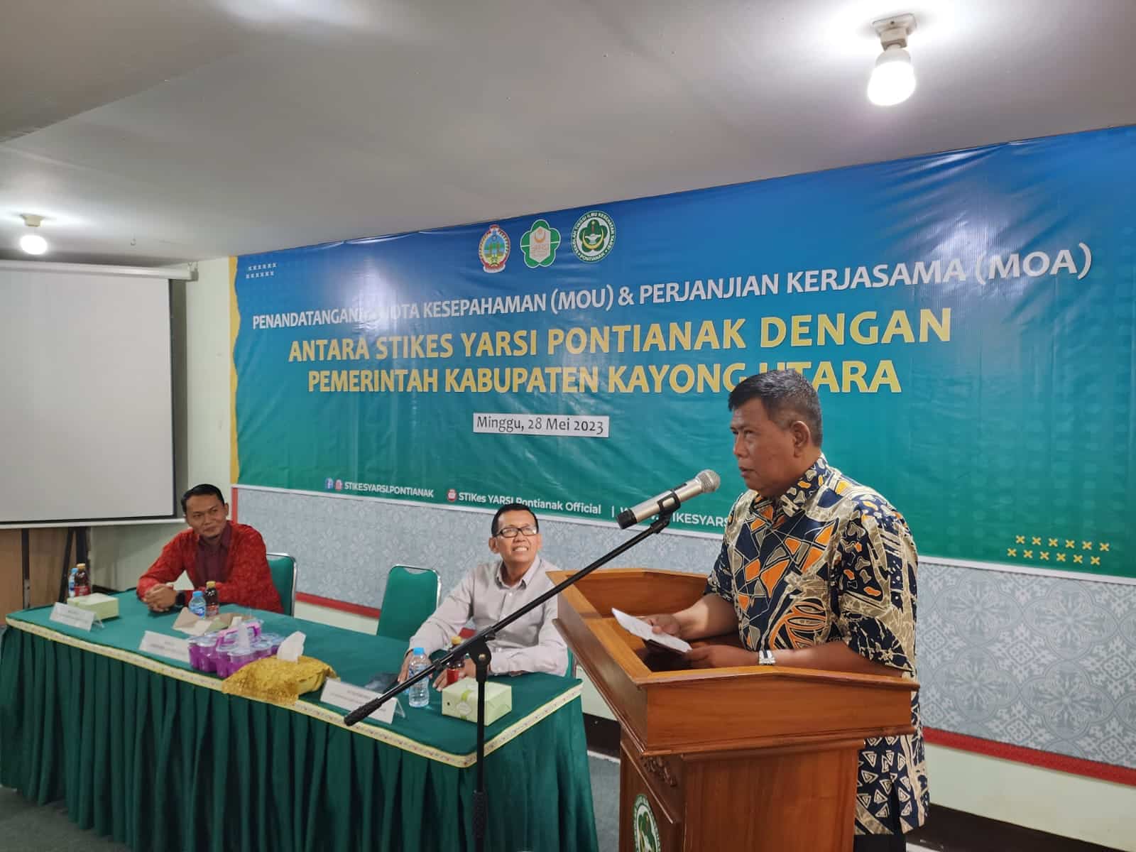 Bupati Kayong Utara, Citra Duani memberikan kata sambutan dalam acara MoU dengan Stikes Yarsi Pontianak. (Foto: Prokopim)