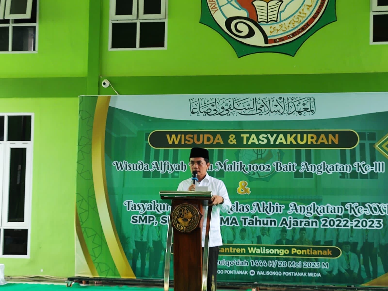 Wakil Wali Kota Pontianak, Bahasan memberikan kata sambutan dalam acara Wisuda dan Tasyakuran Haflah Ikhtitam Alfiyah Ibnu Malik 1002 Bait di Ponpes Walisongo Pontianak, Minggu (28/05/2023). (Foto: Indri)