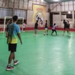 Latihan handball atau bola tangan di Lapangan Ridama, Mempawah, Kabupaten Mempawah, Kalimantan Barat, Senin (22/05/2023). (Foto: Jauhari)