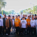 Pengurus IKA-PMII foto bersama Gubernur Kalbar Sutarmidji dan para tokoh nasional, Oesman Sapta Odang, Muhaimin Iskandar dan lainnya saat pembukaan Jalan Sehat Bersama IKA-PMII