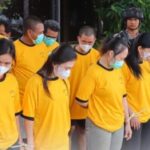 Polres Sintang menggelar jumpa pers penangkapan empat perempuan yang menjadi pengedar pil ekstasi di Sintang, Kalimantan Barat, Jumat (26/05/2023). (Foto: Polres Sintang)