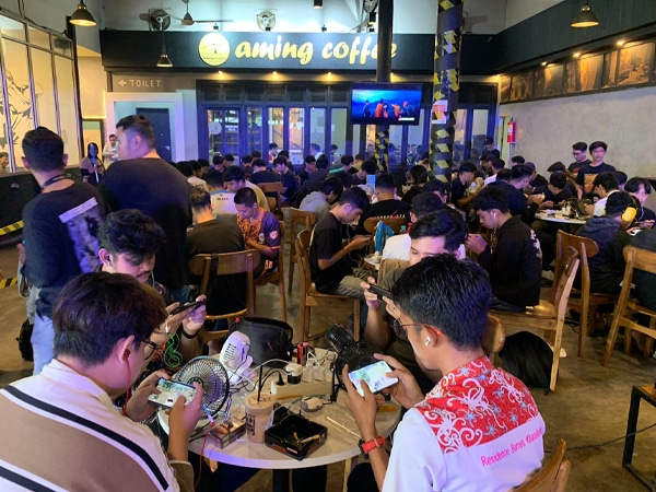 32 tim PUBG Mobile di Kota Pontianak menjalani kualifikasi Super Esports Series yang digelar Superchallenge di Warung Kopi Aming Podomoro