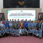 Sekda Kalbar, Harisson melepas keberangkatan 211 peserta kontingen Kalbar ke Penas Petani Nelayan di Sumatera Barat. (Foto: Biro Adpim For KalbarOnline.com)
