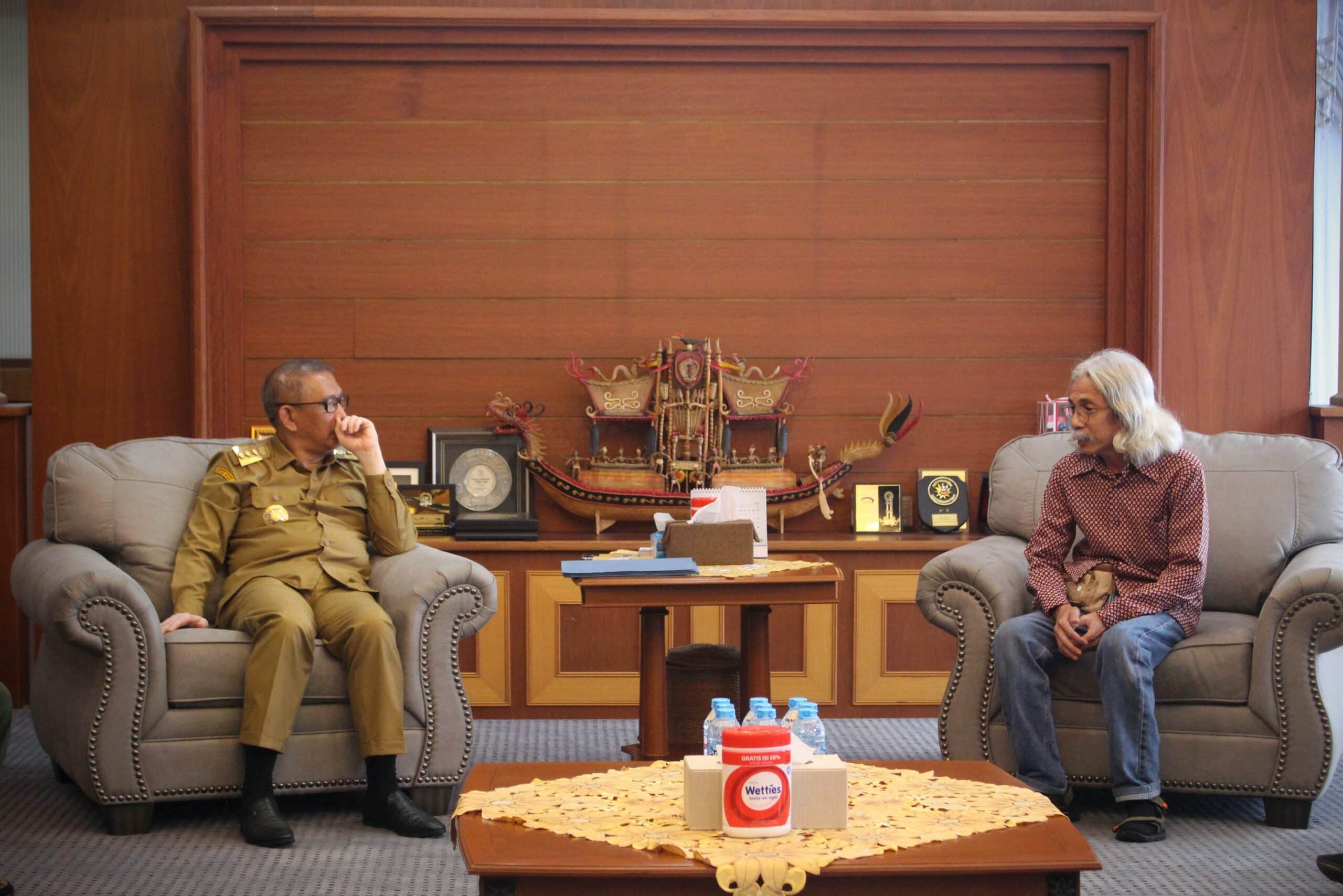 Gubernur Kalbar, Sutarmidji menerima kunjungan Yayasan FIELD Indonesia di ruang kerjanya, Senin (12/06/2023). (Foto: Biro Adpim For KalbarOnline.com)