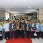 Gubernur Kalimantan Barat, Sutarmidji foto bersama CJH Kalbar di Aula Hotel Orchardz Perdana Pontianak, Jumat (16/06/2023). (Foto: Biro Adpim For KalbarOnline.com).
