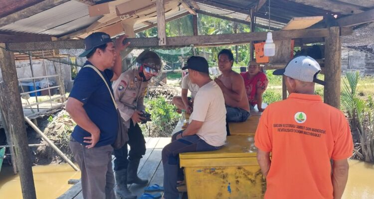 Upaya pencarian terhadap keempat orang nelayan asal Kecamatan Teluk Pakedai yang dinyatakan hilang kontak, pada Kamis (01/06/23) sekira pukul 01.30 WIB. (Foto: Polres Kubu Raya)