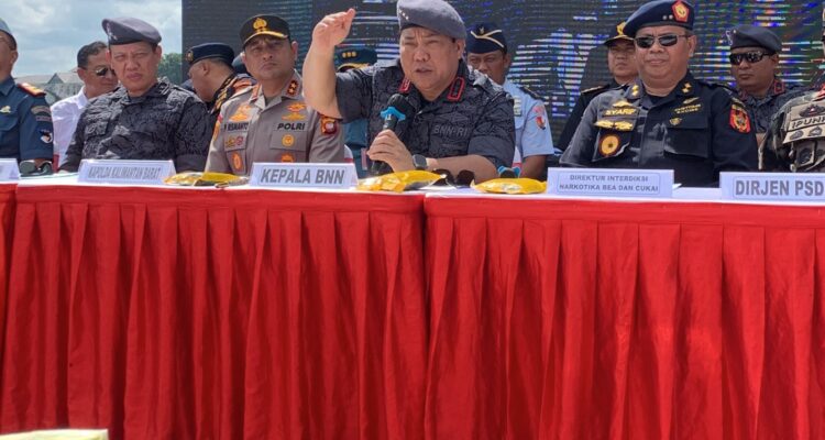 Konferensi pers penutupan Operasi Laut Interdiksi Terpadu 2023, di Pelabuhan Dwikora Pontianak, Kalbar, Selasa (06/06/2023). (Foto: Indri)