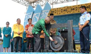 Gubernur Kalbar, Sutarmidji membuka kegiatan puncak pencanangan BBGRM XX dan HKG ke-51 di Kabupaten Bengkayang. (Foto: Biro Adpim For KalbarOnline.com)