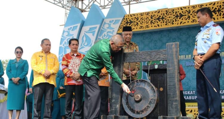 Gubernur Kalbar, Sutarmidji membuka kegiatan puncak pencanangan BBGRM XX dan HKG ke-51 di Kabupaten Bengkayang. (Foto: Biro Adpim For KalbarOnline.com)