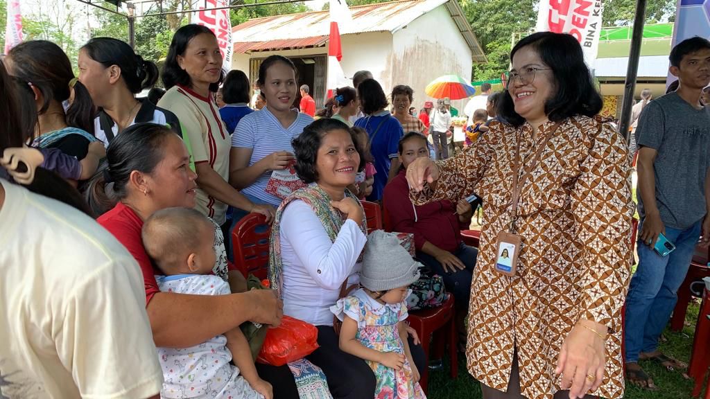 BKKBN Provinsi Kalbar memberikan sosialisasi 1000 Hari Pertama Kehidupan (HPK) kepada ibu-ibu sasaran di Kabupaten Bengkayang. (Foto: Indri)