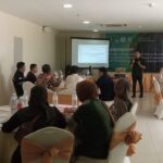 Workshop pelatihan dasar fasilitator dalam mendukung percepatan perhutanan sosial di Lanskap Unit Pelaksana Teknis (UPT) Kesatuan Pengelolaan Hutan (KPH) wilayah Ketapang Selatan KPHP unit XXX. (Foto: Adi LC)