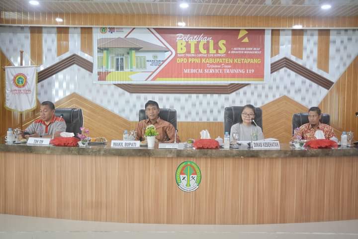 Wakil Bupati Ketapang, Farhan membuka Pelatihan BTCLS, di Ruang Rapat Utama Kantor Bupati Ketapang, Sabtu (17/06/2023). (Foto: Adi LC)