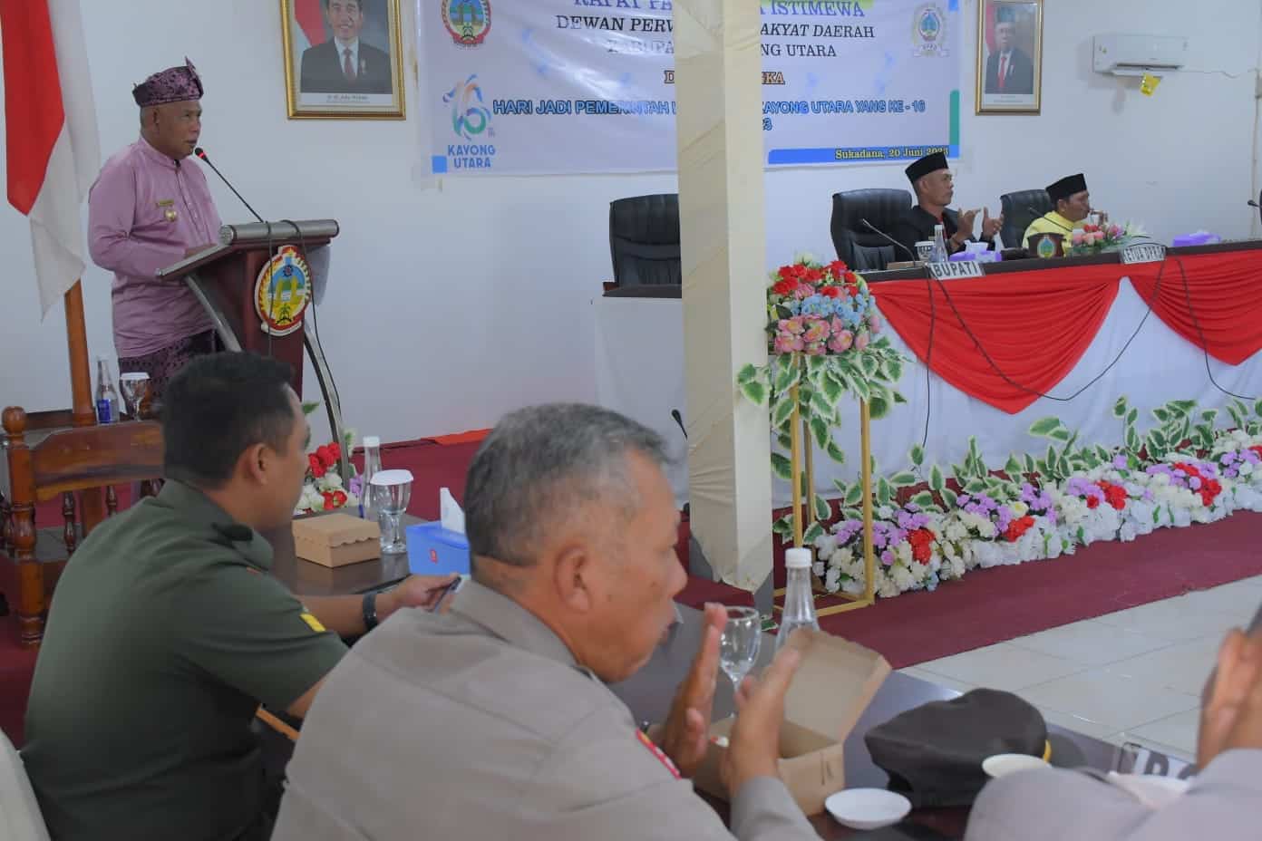 Bupati Kayong Utara, Citra Duani memberikan kata sambutan pada Rapat Paripurna Istimewa Hari Jadi Pemerintah Kabupaten Kayong Utara ke-16 Tahun 2023. (Foto: Prokopim)