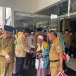 Wakil Bupati Ketapang, Farhan melepas keberangkatan Calon Jemaah Haji (CJH) asal Kabupaten Ketapang, di Hotel Orchard, Kota Pontianak, Selasa (20/06/2023). (Foto: Adi LC)